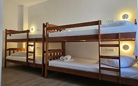 Luka'S Lodge Guesthouse & Hostel